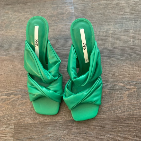 ZARA NWOT - Green Wide Ruched Wide Straps Heeled Sandals (SIZE: EUR 37 / US 6.5) - Picture 5 of 16